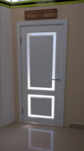 Межкомнатная дверь ДУЭТ массив бука эмаль белая парящее стекло ТАНДОР