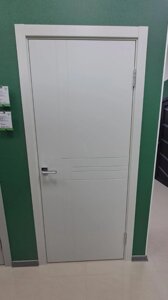 Межкомнатная дверь ГЕОМЕТРИЯ-3 гладкая с фрезеровкой эмаль цвет в ассортименте механизм в комплекте ГЛУХАЯ АЛЬБЕРО латте