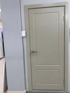 Межкомнатная дверь ГЛУХАЯ СИТИ 2 эмаль серая рал 7044 с фрезеровкой вертикаль ТАНДОР