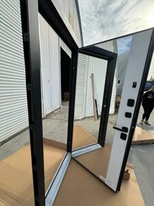 Входная дверь 10см ЛЮКСОР 2МДФ ДИАГОНАЛЬ МДФ панель 12мм антрацит софт+грецкий орех / Белый ЗЕРКАЛО панорама КСМ в Крыму от компании Двери в Евпатории