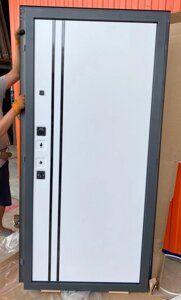 Входная дверь 9см БРАЙТОН СВД SV 10см панель МДФ 10мм графит/ Белый матовый вертикаль линии гладкое в Крыму от компании Двери в Евпатории