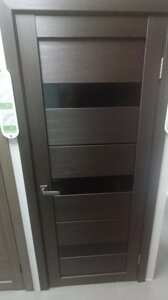 Межкомнатная дверь Полуостекленная ПРАГА царга экошпон темный кипарис венге стекло черное АЛЬБЕРО в Крыму от компании Двери в Евпатории