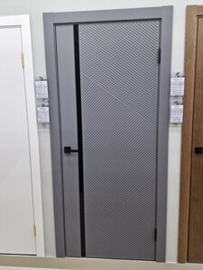 Межкомнатная дверь ГЛУХАЯ ФС4 FS4 пастель графит фрезеровка диагональ черная лакобель вертикаль минимализм щит ЭВЕР
