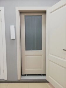 Межкомнатная дверь ОСТЕКЛЕННОЕ ГРАНД 6 ПВХ софт тач капучино / стекло светлое классика 2ФЛН ТАНДОР в Крыму от компании Двери в Евпатории