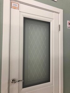 Межкомнатная дверь ГРАЦИЯ ПВХ ясень белый текстура софт стекло фотопечать классика 2ФЛН СВ