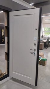 Входная дверь 9см ПОРТА Porta R-3 8 панель МДФ линии / П1 Graphite Pro/Alaska БЕЛАЯ КЛАССИКА 1ФЛН ЭВЕР в Крыму от компании Двери в Евпатории