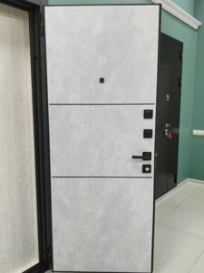 Входная дверь 7,5см СКАНДИ ЛОФТ панель МДФ 10мм бетон графит / Бетон снежный линии молдинг гладкое КОРДОНДООР в Крыму от компании Двери в Евпатории