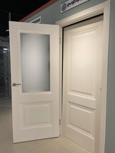 Межкомнатная дверь ОСТЕКЛЕННАЯ МЕДЕЯ пвх Ринолит Крем матовый беж классика 2ФЛН СВ