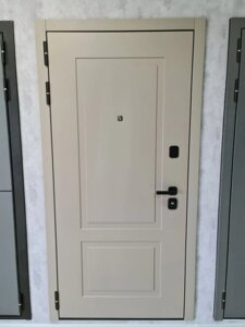 Входная дверь 10см неоклассика венмар капучино мдф/ мдф белый матовый