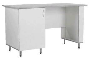 Стол для кабинета СКМ-Л-01 1300*600 от компании АВАНТИ Медицинская мебель и оборудование - фото 1