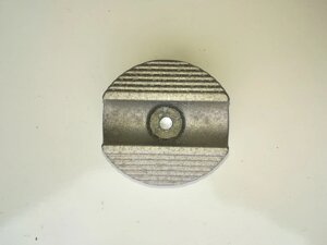 Кронштейн рукоятки газонокосилки mega 5250xqt s04048 s04050 560000hht s04155 s04156 52mtta s04424 s04427 правый mega