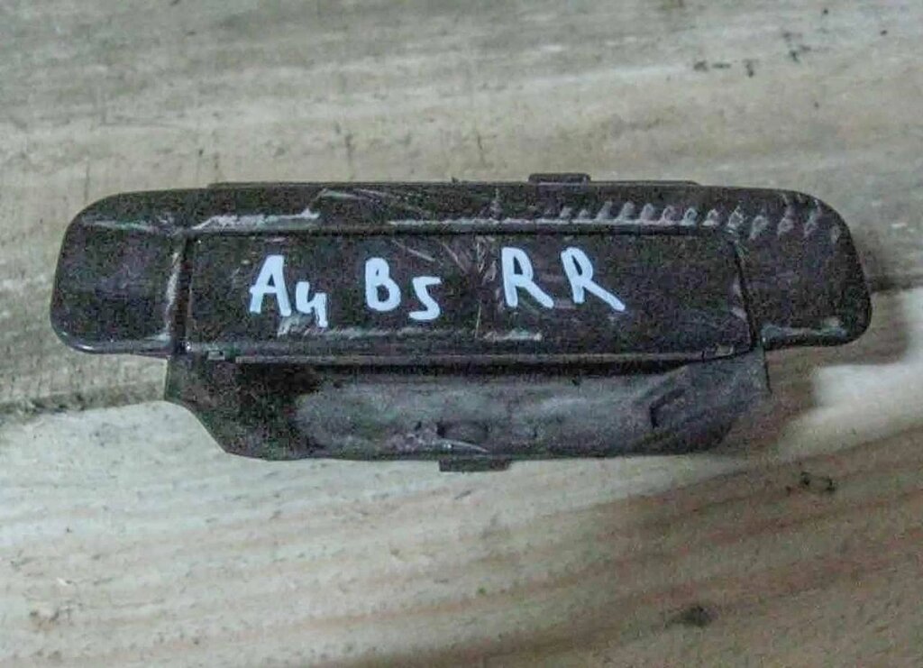 Ручка наружная задней R двери Audi A4 B5 от компании АвтоТехноШик - фото 1