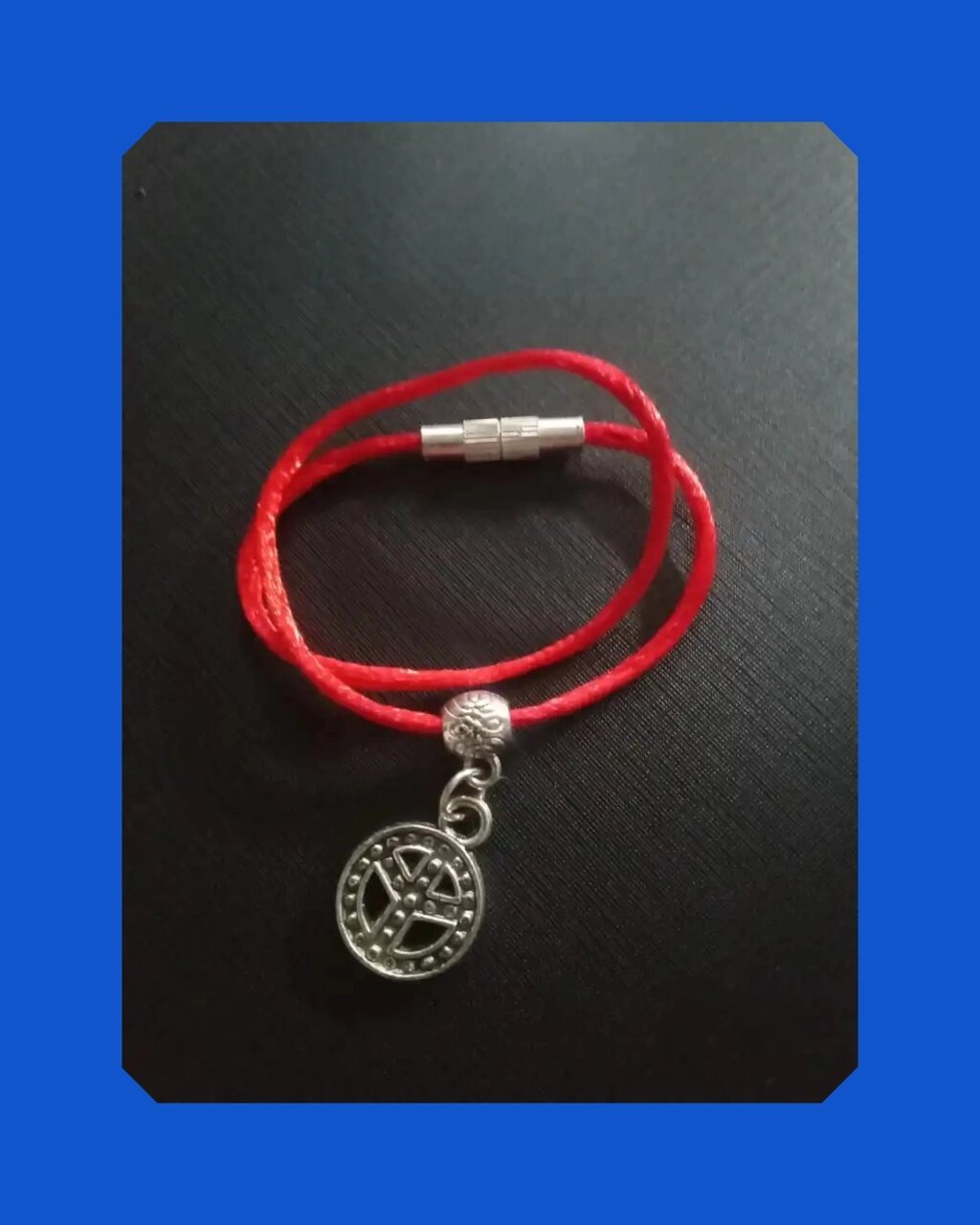 Браслет-талисман Пацифик на красной нити, цвет серебро от компании ООО АМУЛЕТОФФ - фото 1