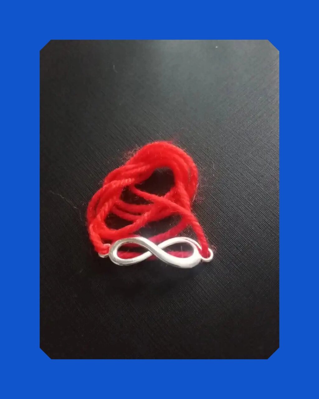 Красная нить с подвеской Бесконечность, цвет серебро от компании ООО АМУЛЕТОФФ - фото 1
