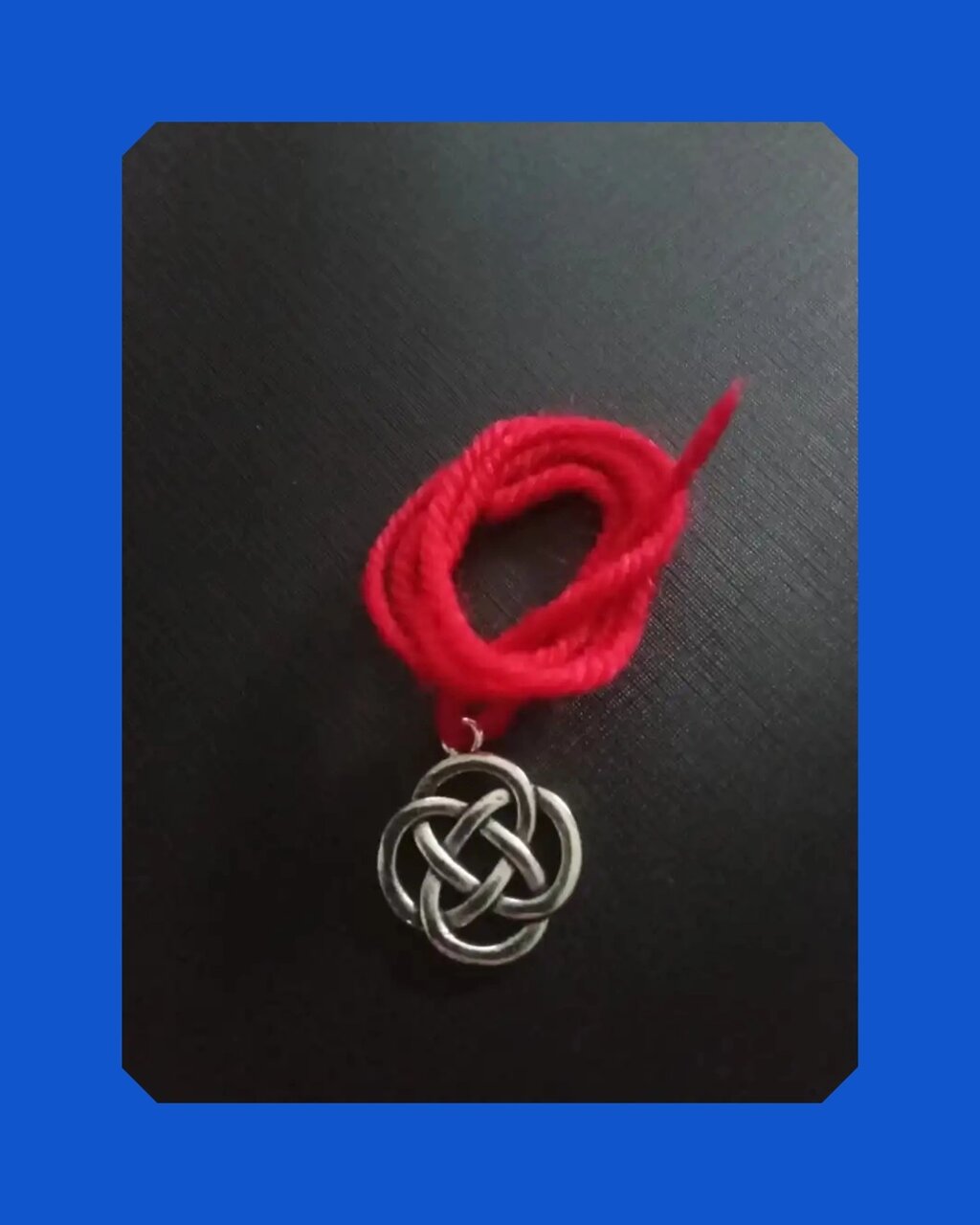 Красная нить с подвеской Кельтский узел (Защита четырех стихий), цвет серебро от компании ООО АМУЛЕТОФФ - фото 1