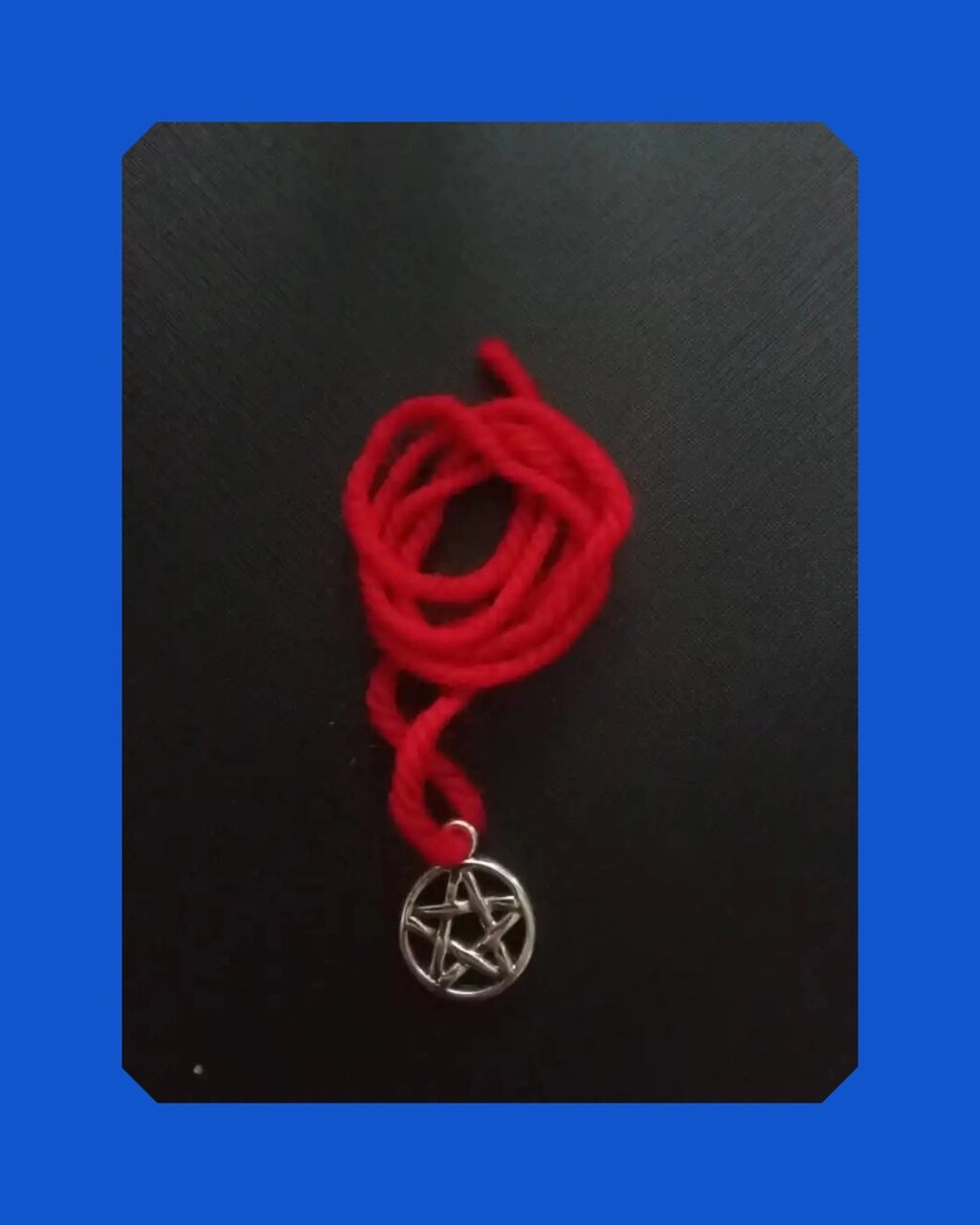 Красная нить с подвеской Пентаграмма, цвет серебро от компании ООО АМУЛЕТОФФ - фото 1