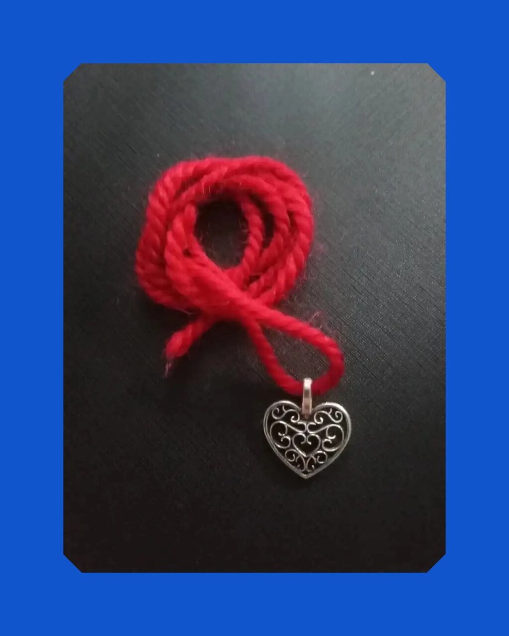 Красная нить с подвеской Сердце, на счастье в любви, цвет серебро от компании ООО АМУЛЕТОФФ - фото 1