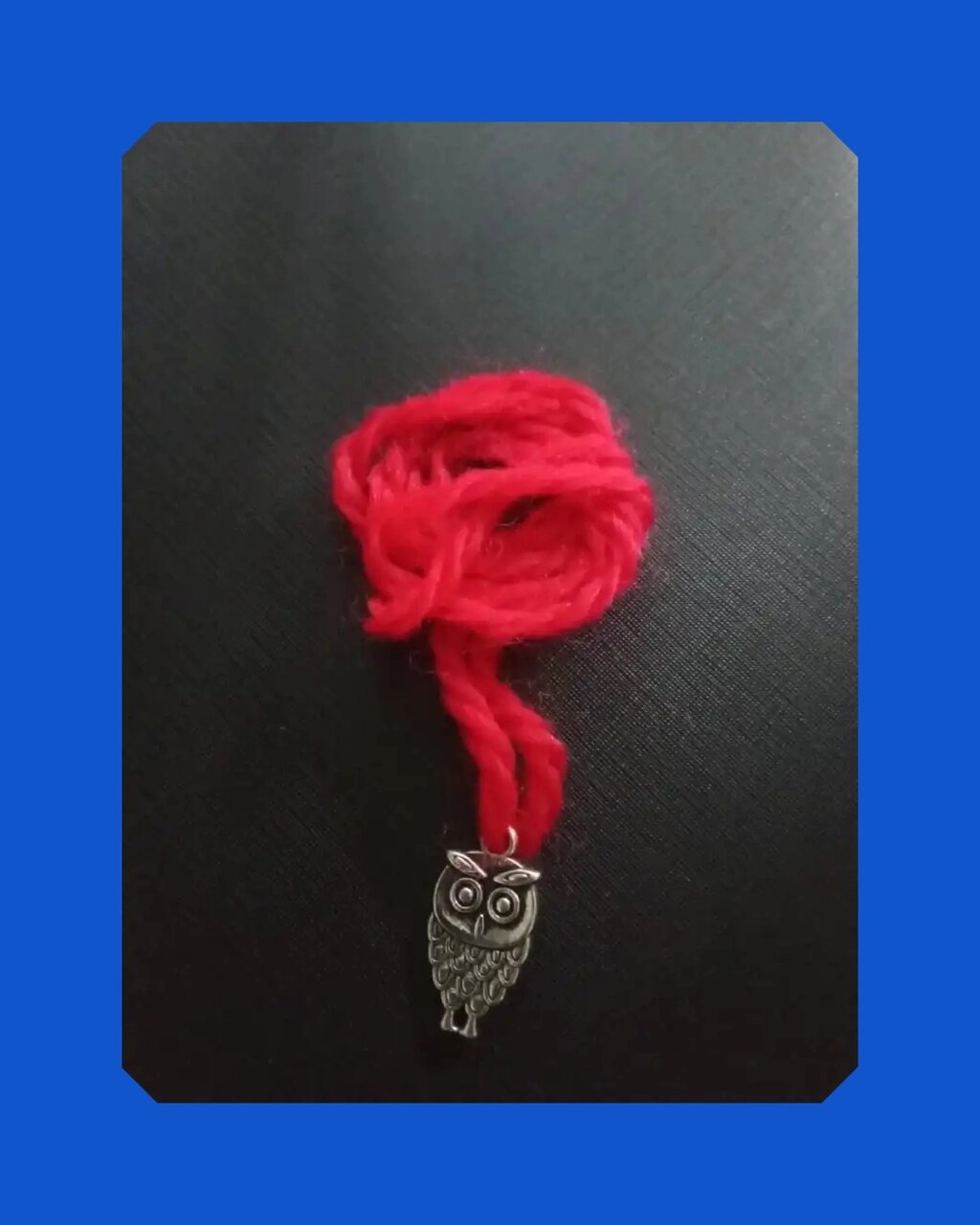 Красная нить с подвеской Сова, цвет серебро от компании ООО АМУЛЕТОФФ - фото 1