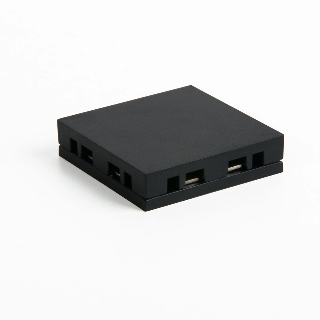 Flat Magnetic Четырёхсторонний соединитель для накладного шинопровода (чёрный) 85003/00 от компании ФЕРОСВЕТ - фото 1