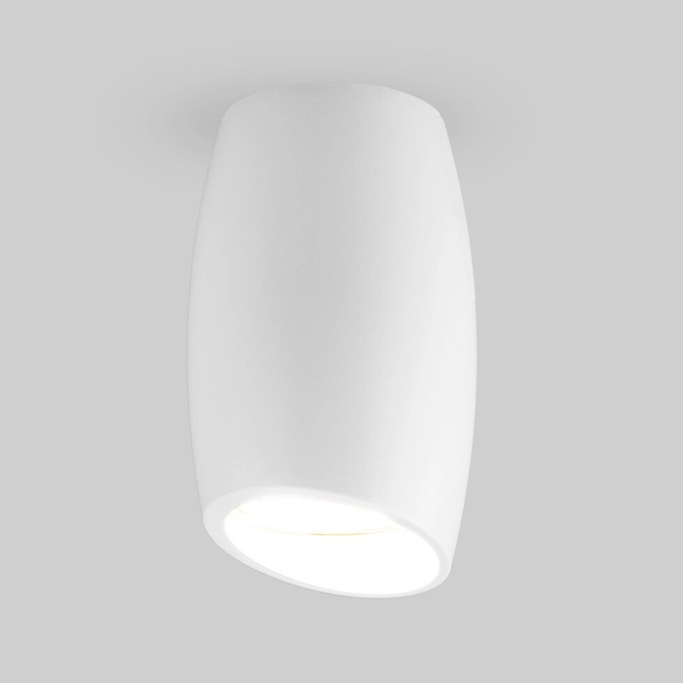 Накладной акцентный светильник DLN002 MR16 WH белый от компании ФЕРОСВЕТ - фото 1