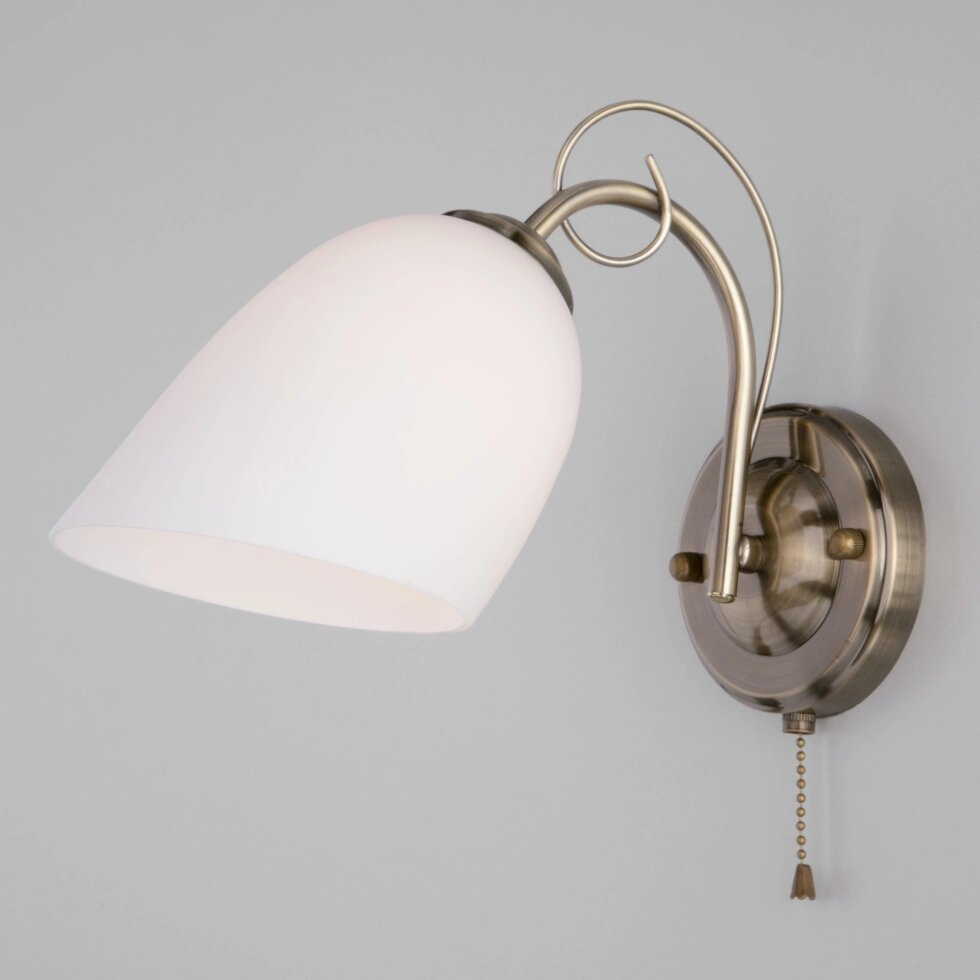 Настенный светильник со стеклянным плафоном 30107/1 античная бронза от компании ФЕРОСВЕТ - фото 1