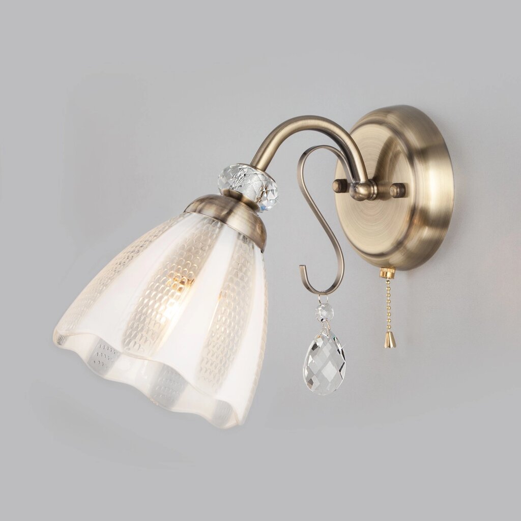 Настенный светильник со стеклянным плафоном 30155/1 античная бронза от компании ФЕРОСВЕТ - фото 1