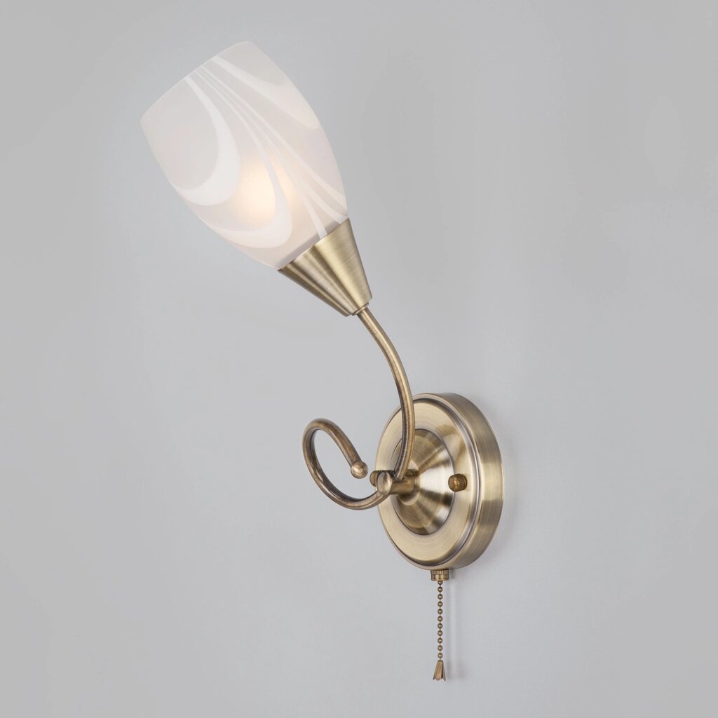 Настенный светильник со стеклянным плафоном 30275/1 античная бронза от компании ФЕРОСВЕТ - фото 1