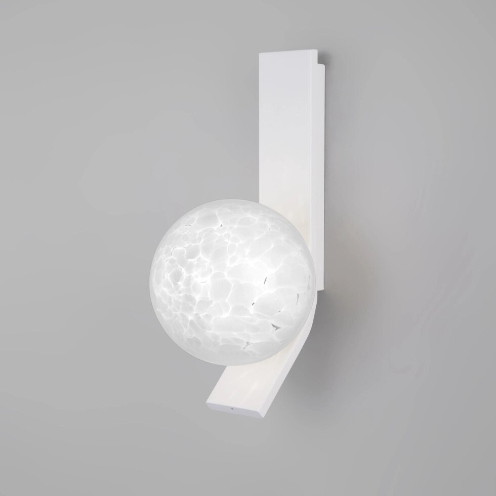 Настенный светильник со стеклянным плафоном 40019/1 от компании ФЕРОСВЕТ - фото 1