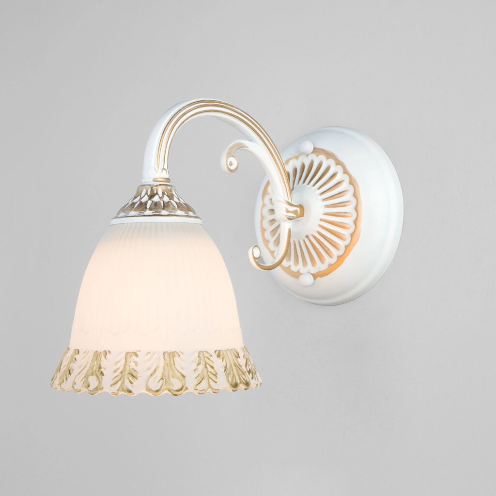 Настенный светильник со стеклянным плафоном 60107/1 белый с золотом от компании ФЕРОСВЕТ - фото 1