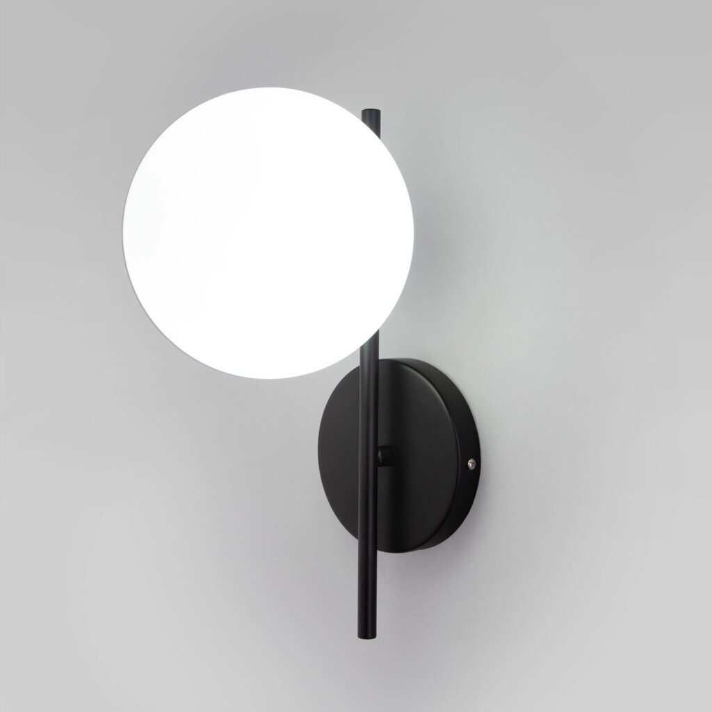 Настенный светильник со стеклянным плафоном 60147/1 черный от компании ФЕРОСВЕТ - фото 1