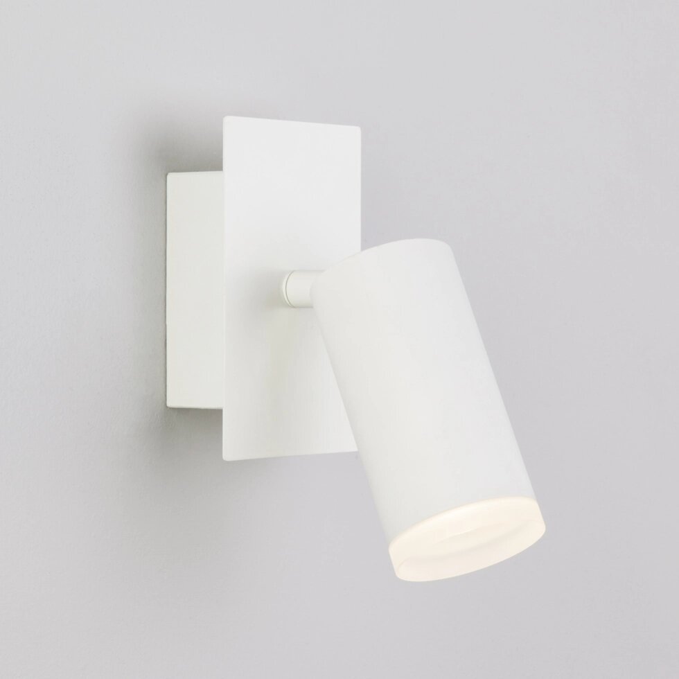 Настенный светодиодный светильник в стиле минимализм 20067/1 LED белый от компании ФЕРОСВЕТ - фото 1
