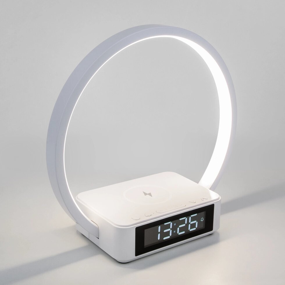 Настольный светодиодный светильник с беспроводной зарядкой и будильником 80505/1 белый от компании ФЕРОСВЕТ - фото 1