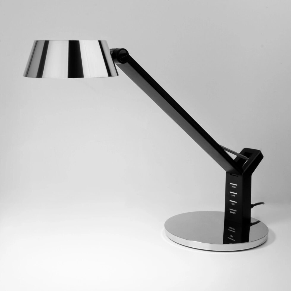 Настольный светодиодный светильник с сенсорным управлением и регулировкой цветовой температуры 80426/1 черный / серебро от компании ФЕРОСВЕТ - фото 1