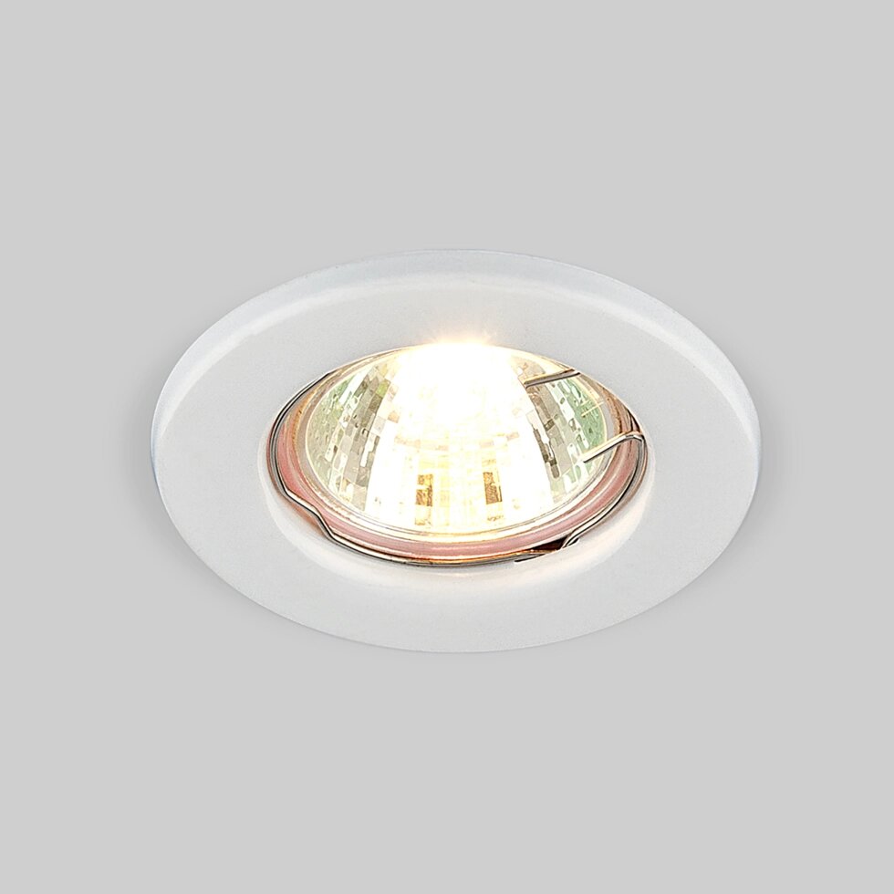 Точечный светильник 9210 MR16 WH белый от компании ФЕРОСВЕТ - фото 1
