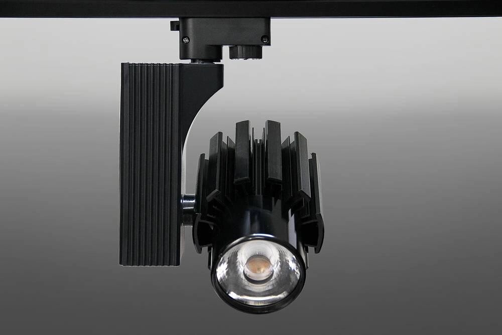 Трековый светодиодный светильник Track-69 (220V, черный корпус, 40W, однофазный) от компании ФЕРОСВЕТ - фото 1