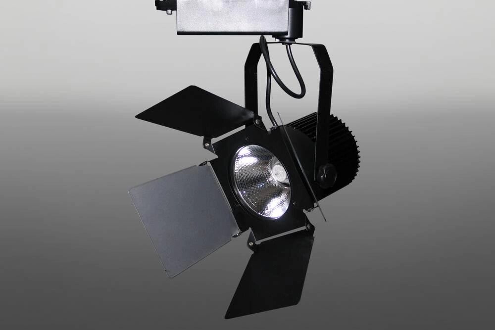 Трековый светодиодный светильник Track-98 (220V, черный корпус, 30W, однофазный) от компании ФЕРОСВЕТ - фото 1