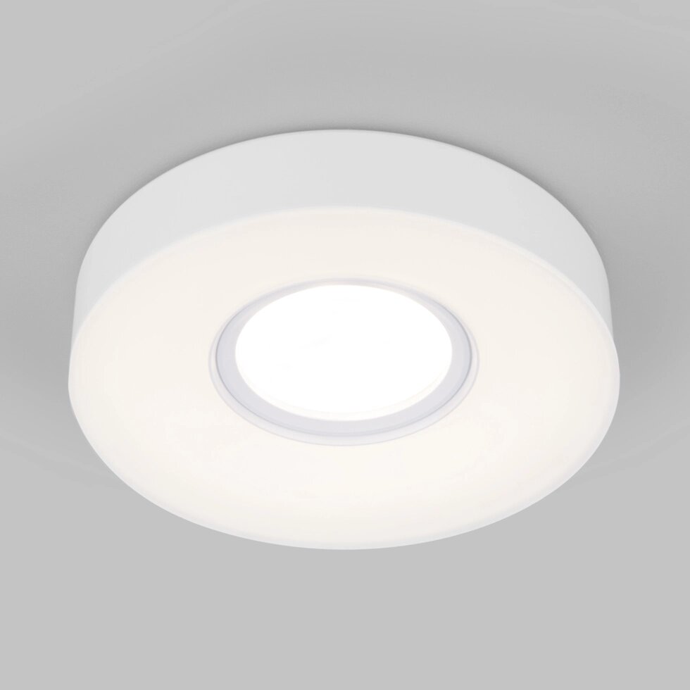 Встраиваемый точечный светильник со светодиодной подсветкой 2240 MR16 WH белый от компании ФЕРОСВЕТ - фото 1