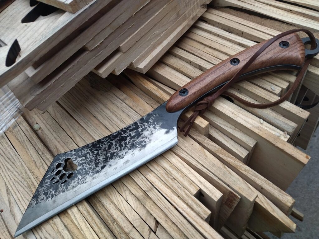 Нож-тяпка ДЛЯ РУБКИ с лапой, с чехлом от компании Магазин товаров для готовки на огне Мангал 52 - фото 1