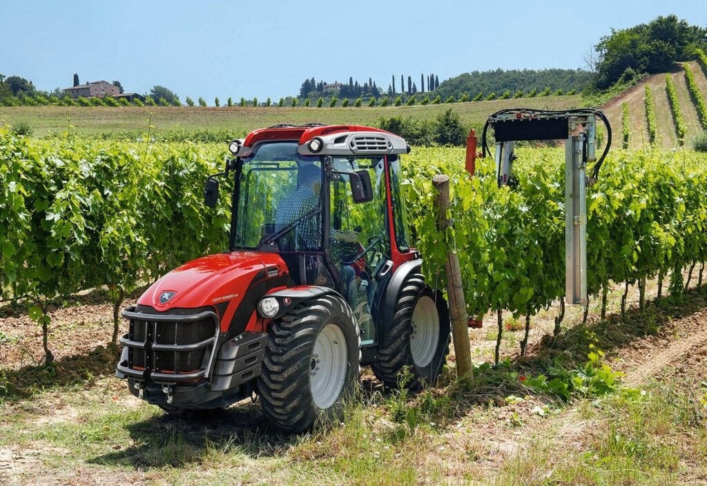 Итальянский трактор Antonio Carraro SRX 9800 С КАБИНОЙ от компании Tractor People - фото 1