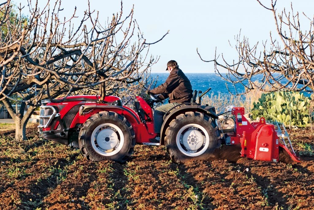Итальянский трактор Antonio Carraro TGF 7800S без кабины от компании Tractor People - фото 1