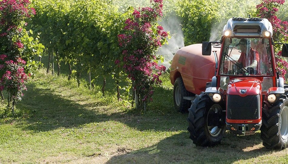 Итальянский трактор Antonio Carraro TRX 7800S c Кабиной EASYSTAR от компании Tractor People - фото 1