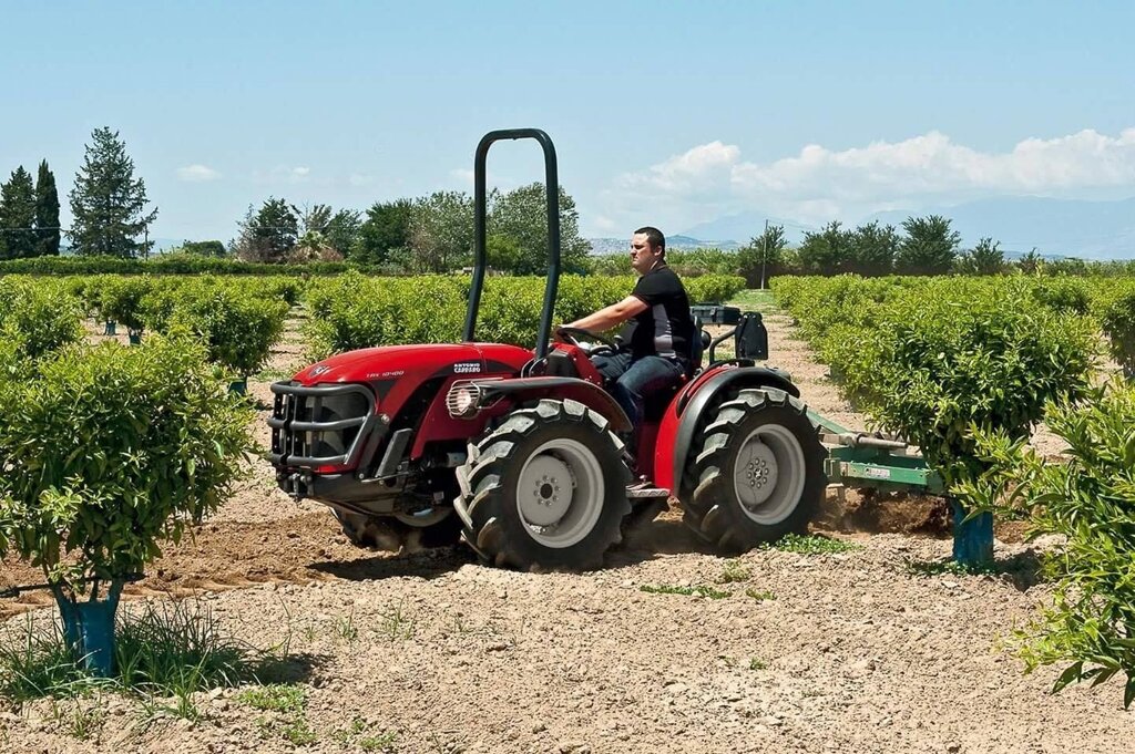 Итальянский трактор Antonio Carraro TRX 9900 без кабины от компании Tractor People - фото 1