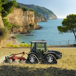 Итальянский гусеничный трактор Antonio Carraro MACH 4 с кабиной STARLIGHT