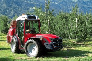 Итальянский трактор Antonio Carraro TGF 9900 с кабиной PROTECTOR