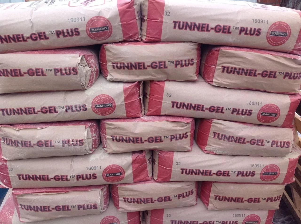 Где используется бентонит: простое объяснение с примерами - фото pic_f72f83e2c0d9deca70fbdfaba5d0e9d3_1920x9000_1.webp