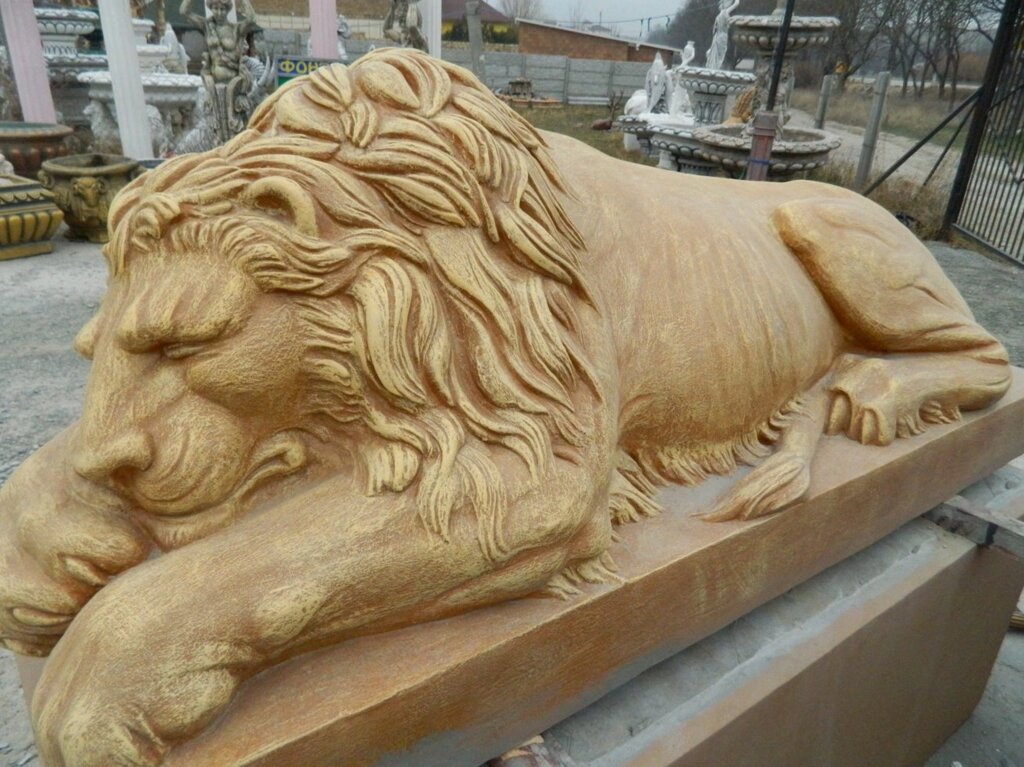 Бетонная скульптура большой Лев спящий. Арт. 1А от компании КЭУ - фото 1