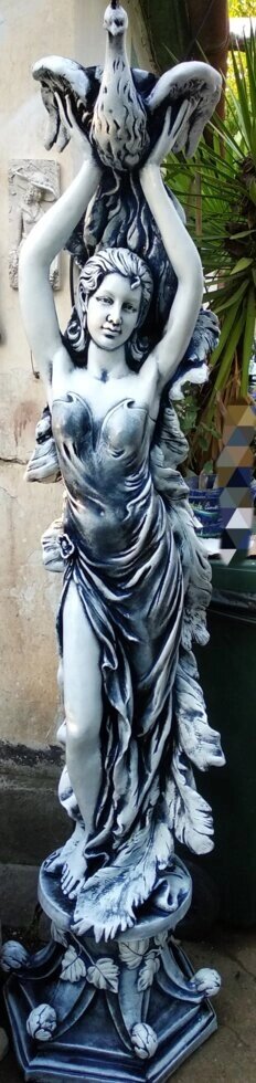 Декоративная скульптура Девушка с павлином. Арт. 269 от компании КЭУ - фото 1