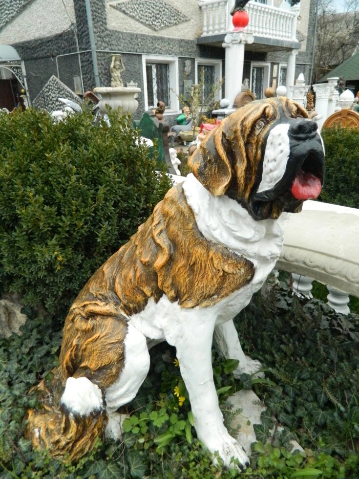 Скульптура уличная. Собака Сенбернар большой. Арт. 110 - акции