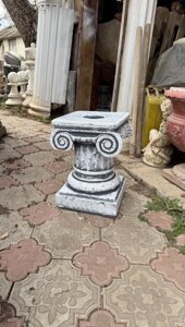 Малая ионическая тумба