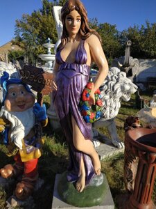 Уличная скульптура -Девушка с венком большая. Арт. 261